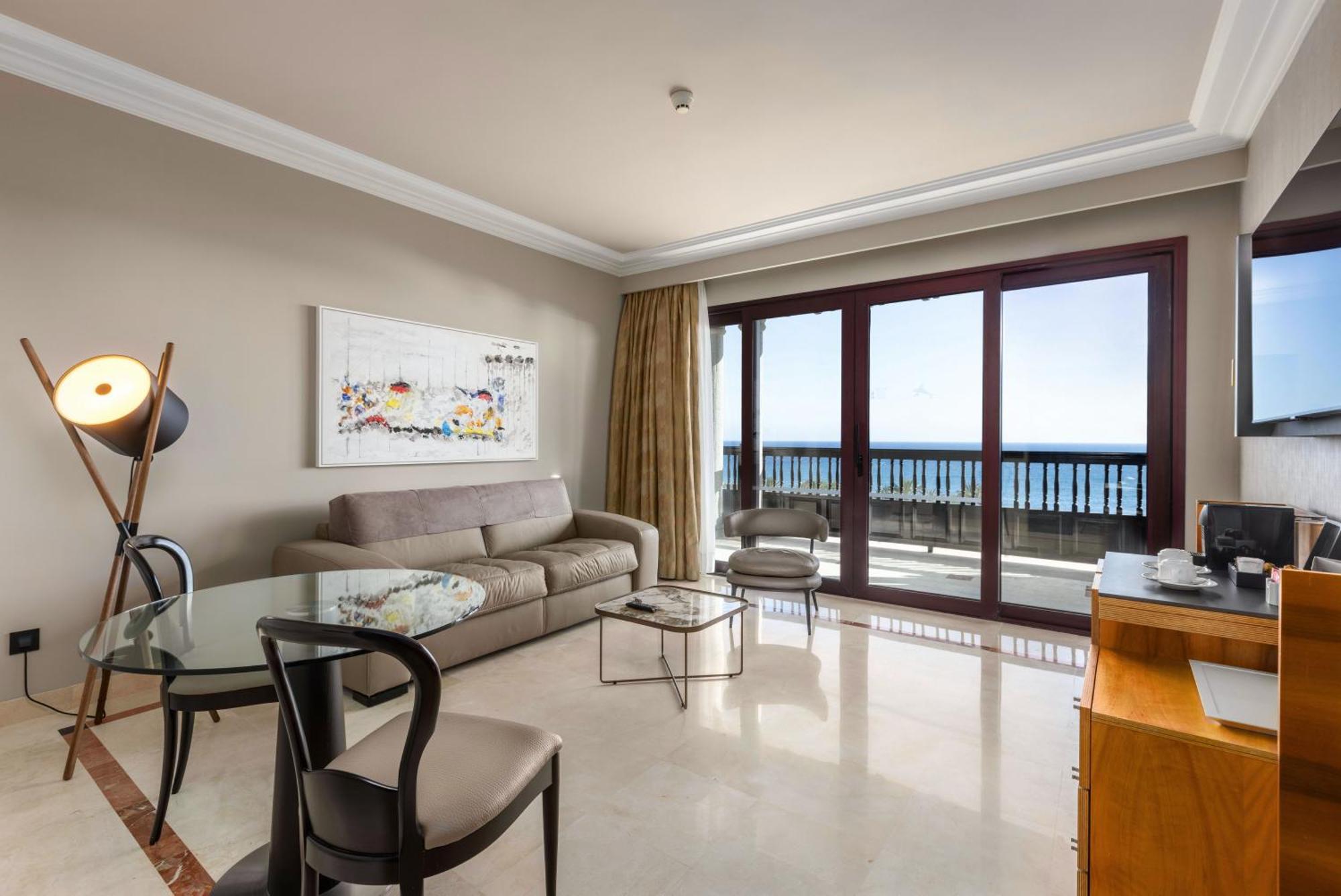 Lopesan Costa Meloneras Resort & Spa Room photo A living room